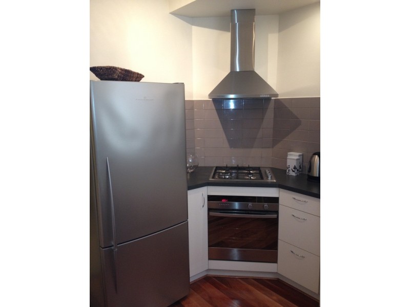 2/5 Robe Street, St Kilda VIC 3182