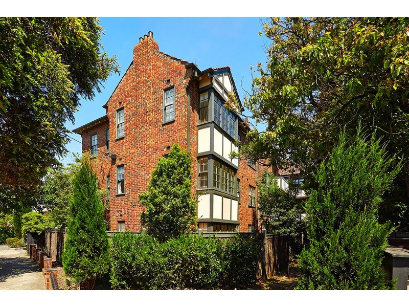 2/17 Charnwood Grove, St Kilda VIC 3182
