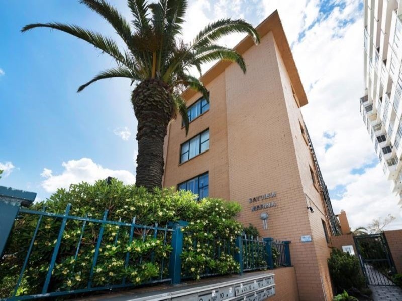 19/11 Marine Parade, St Kilda VIC 3182