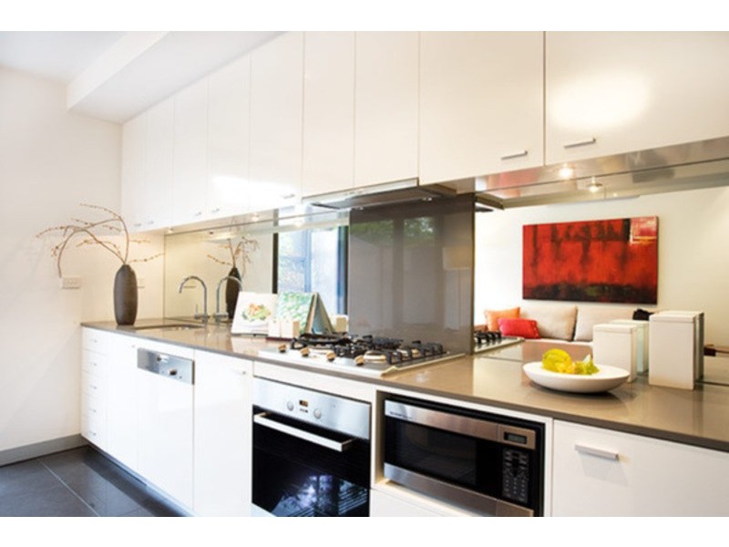 8/17 Robe Street, St Kilda VIC 3182