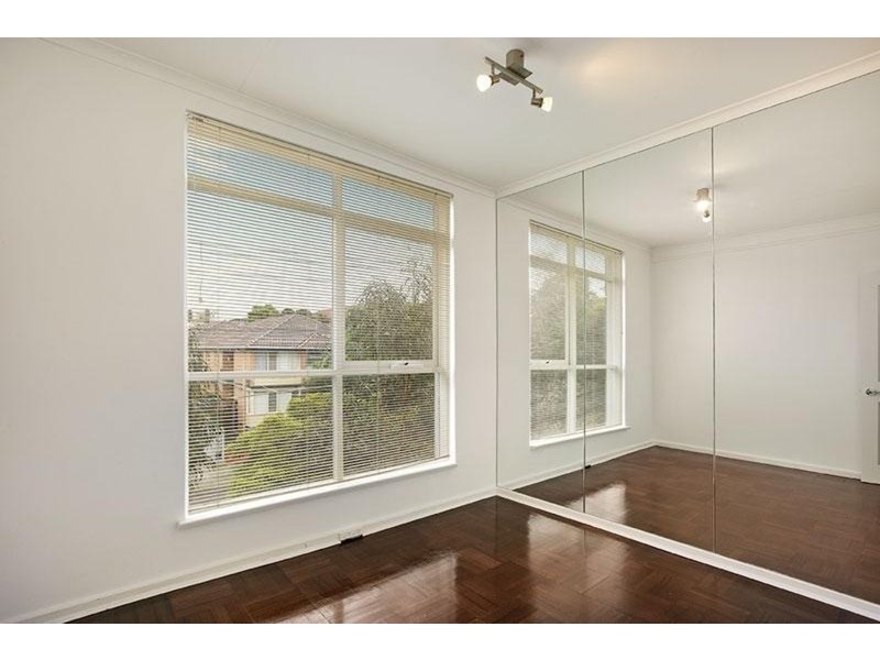 23/25 Robe Street, St Kilda VIC 3182