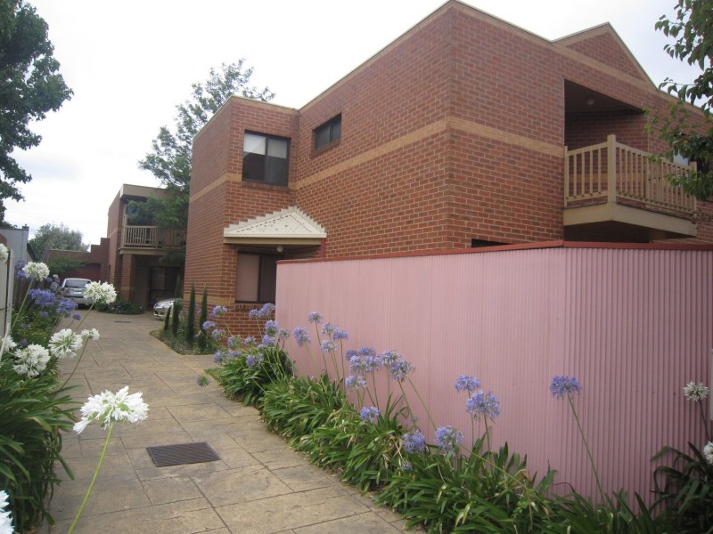 2/27 Shepparson Avenue, Carnegie VIC 3163