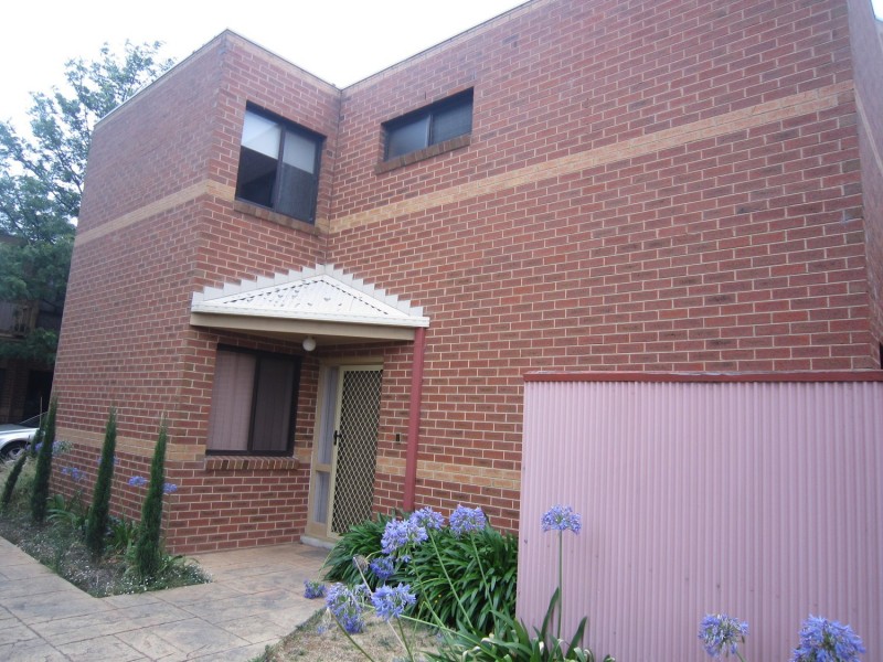 2/27 Shepparson Avenue, Carnegie VIC 3163