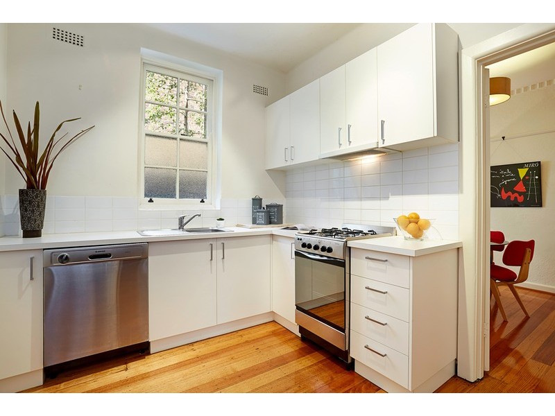 2/17 Charnwood Grove, St Kilda VIC 3182