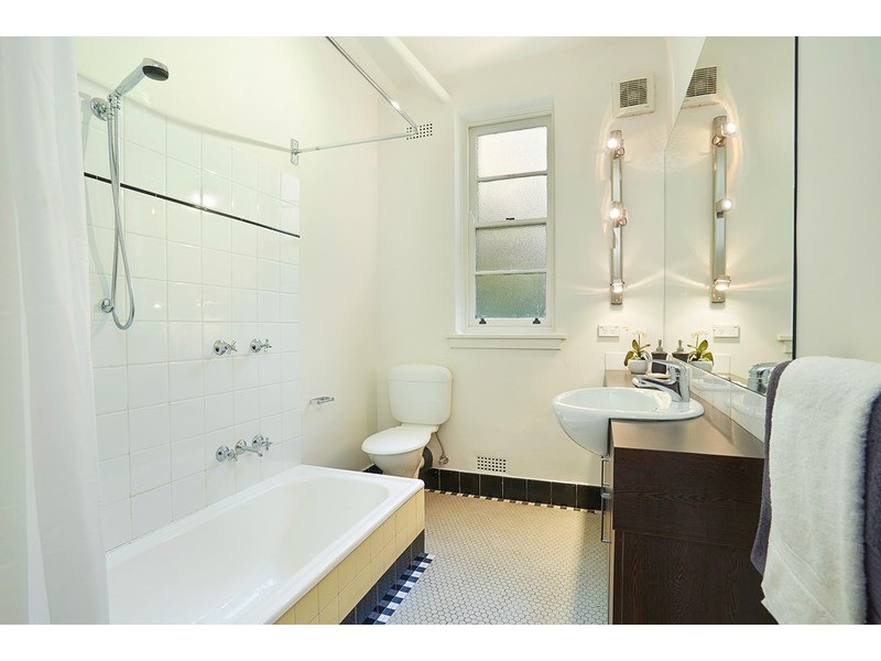 2/17 Charnwood Grove, St Kilda VIC 3182