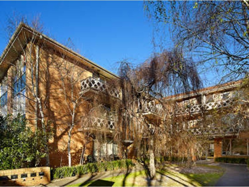 1/3 Wimbledon Avenue, Elwood VIC 3184