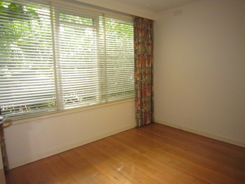 1/3 Wimbledon Avenue, Elwood VIC 3184