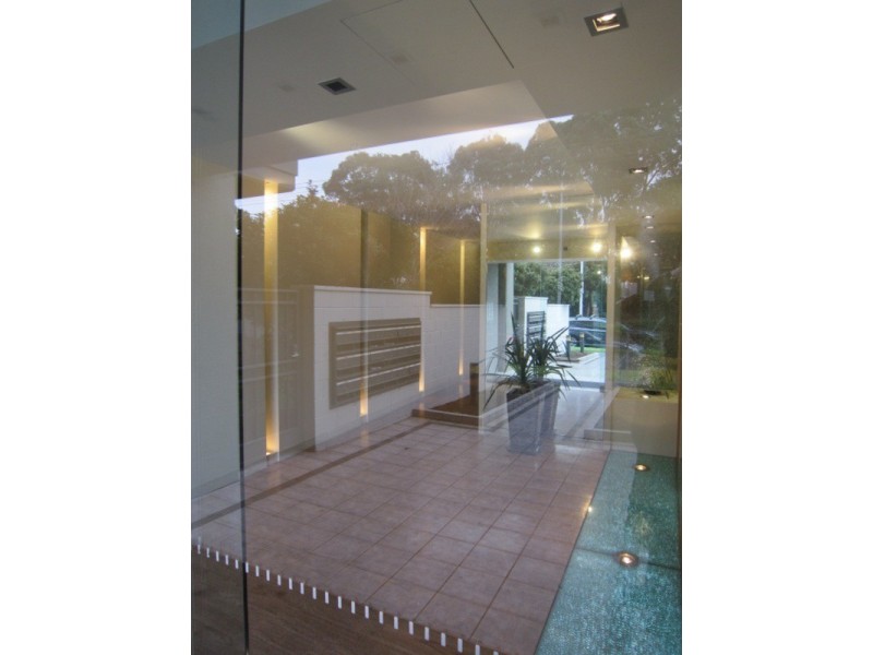 73/50 Canterbury Road, Middle Park VIC 3206