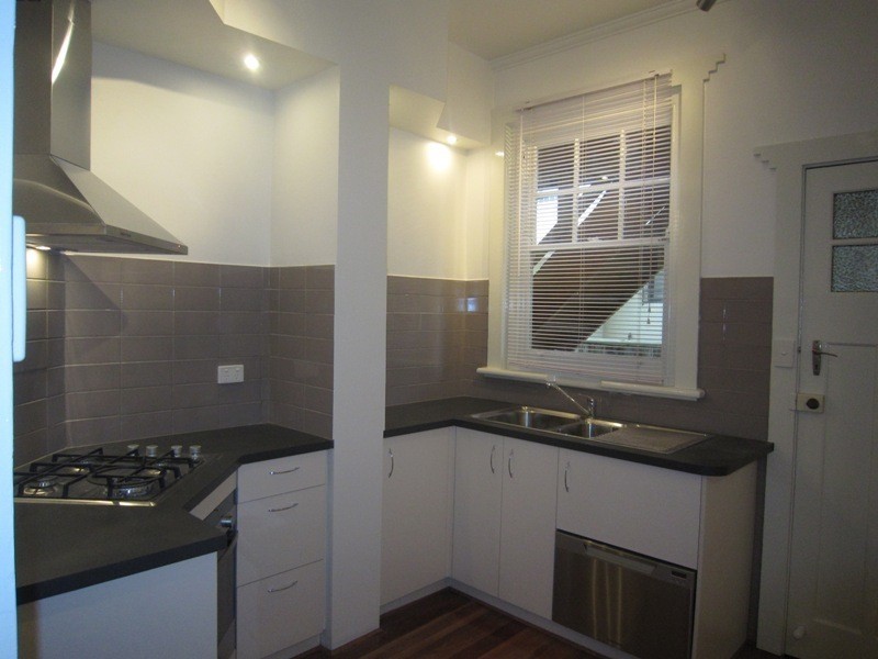 2/5 Robe Street, St Kilda VIC 3182