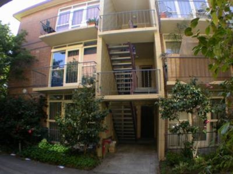 28/25 Robe Street, St Kilda VIC 3182