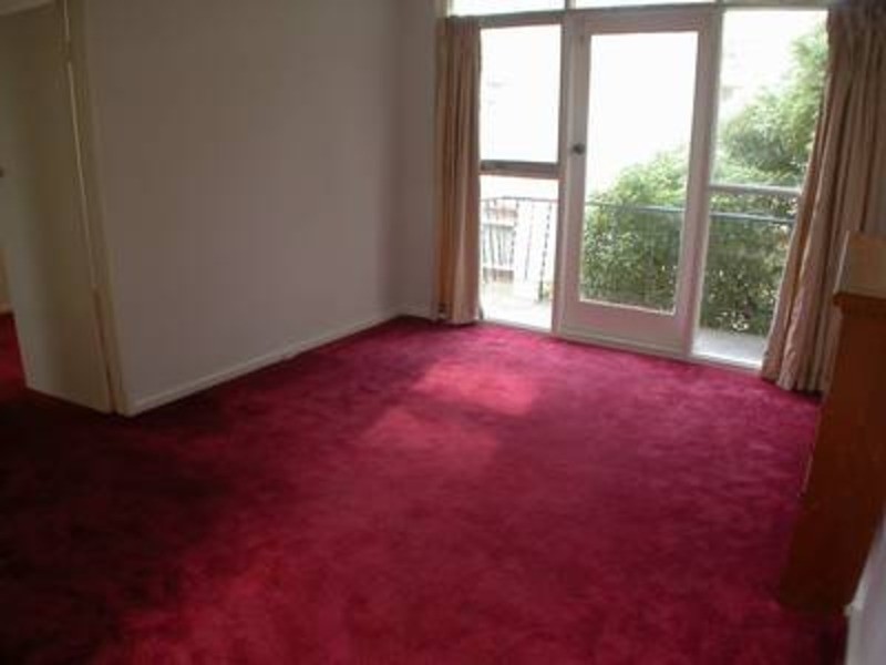 28/25 Robe Street, St Kilda VIC 3182