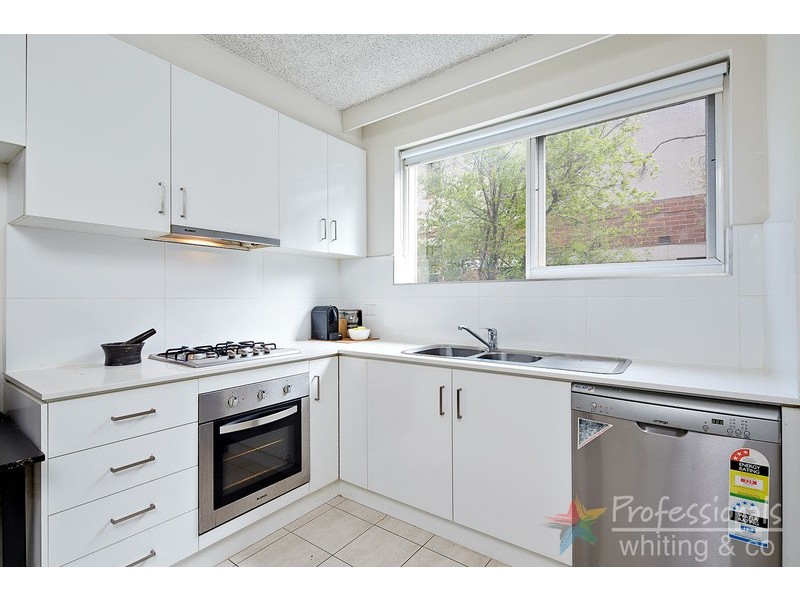 2/61 Robe Street, St Kilda VIC 3182