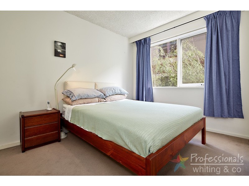 2/61 Robe Street, St Kilda VIC 3182