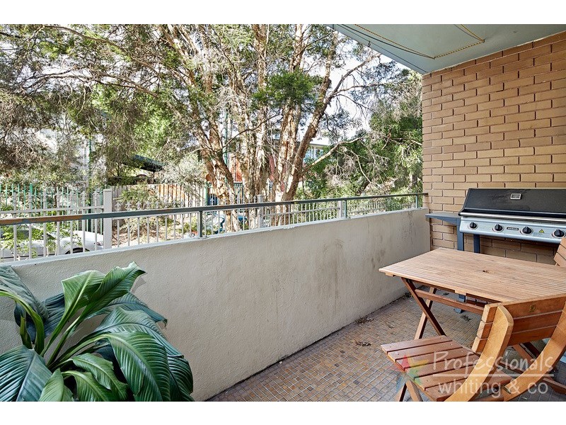 2/61 Robe Street, St Kilda VIC 3182