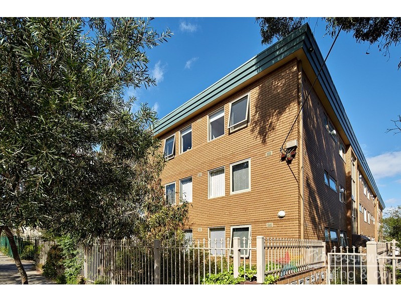 2/61 Robe Street, St Kilda VIC 3182