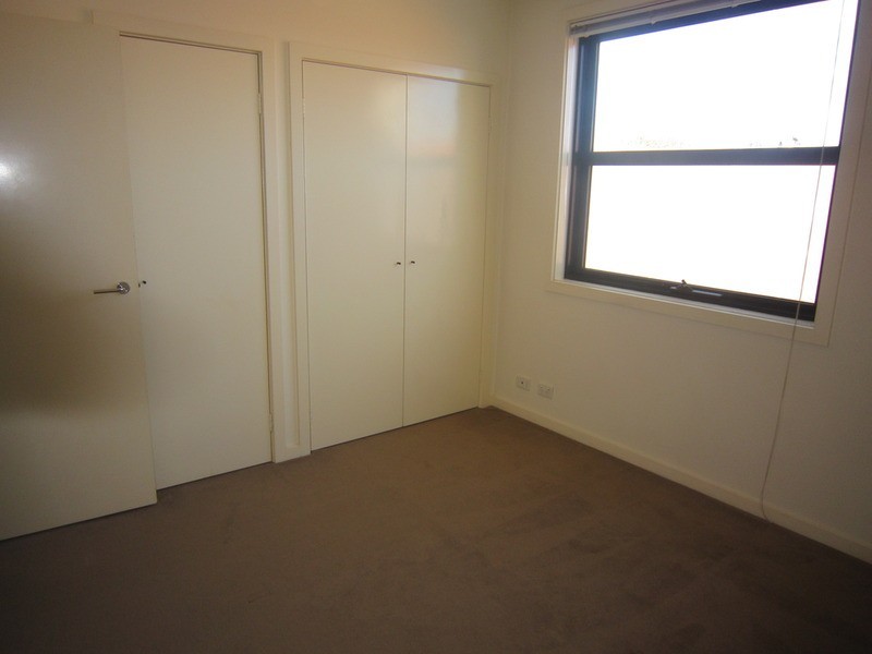 8/3 Ormond Esplanade, Elwood VIC 3184
