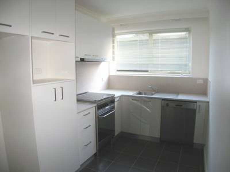 2/8 Commercial Road, Mentone VIC 3194