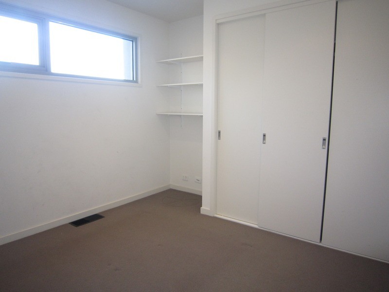 2/7 Inverleith Court, St Kilda VIC 3182