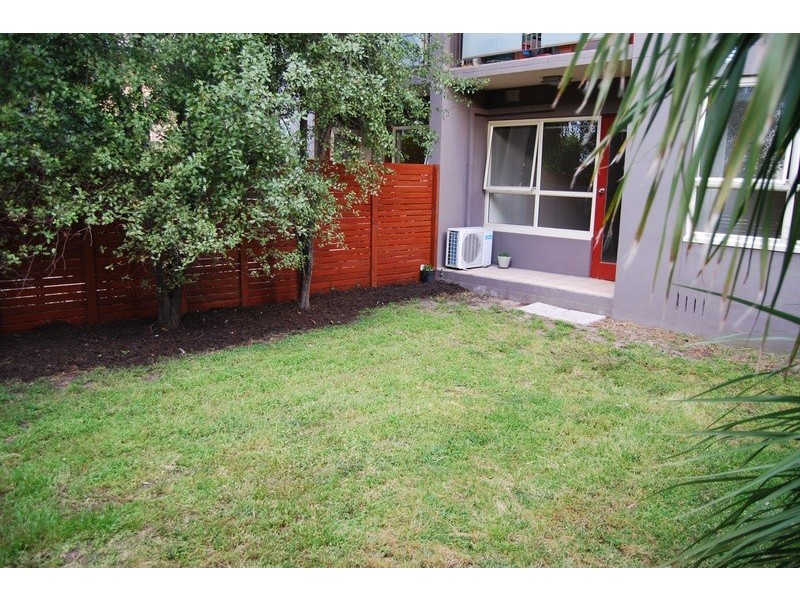 2/8 Commercial Road, Mentone VIC 3194