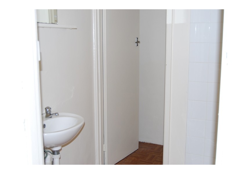 1/2 Dalgety Street, St Kilda VIC 3182