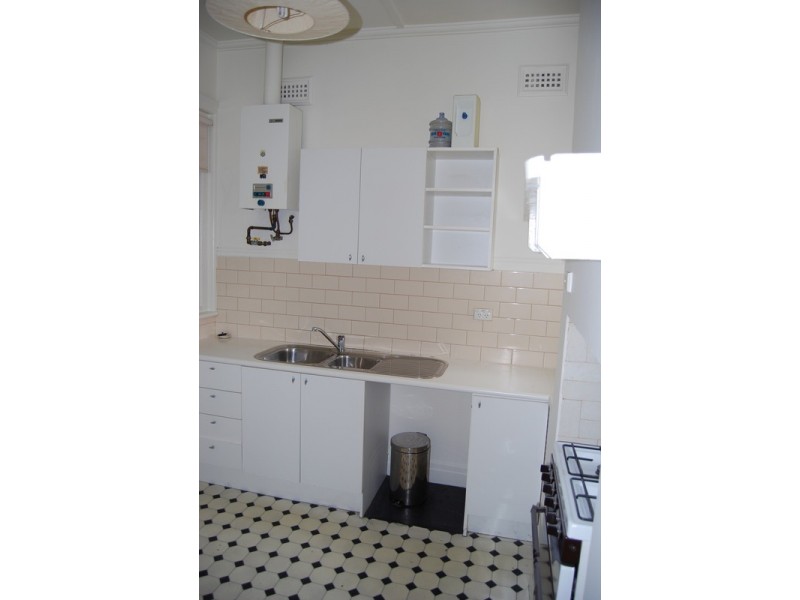 4/2 Inverleith Court, St Kilda VIC 3182