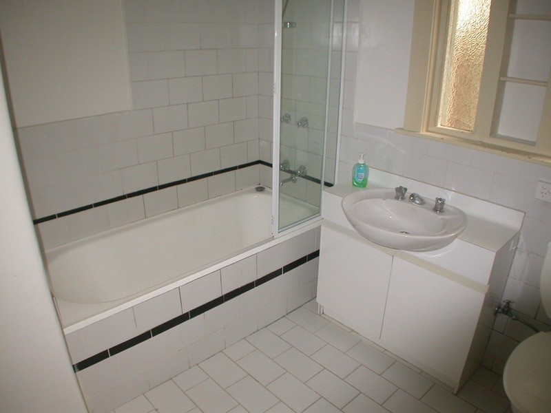 3/6 Westbeach Road, St Kilda VIC 3182