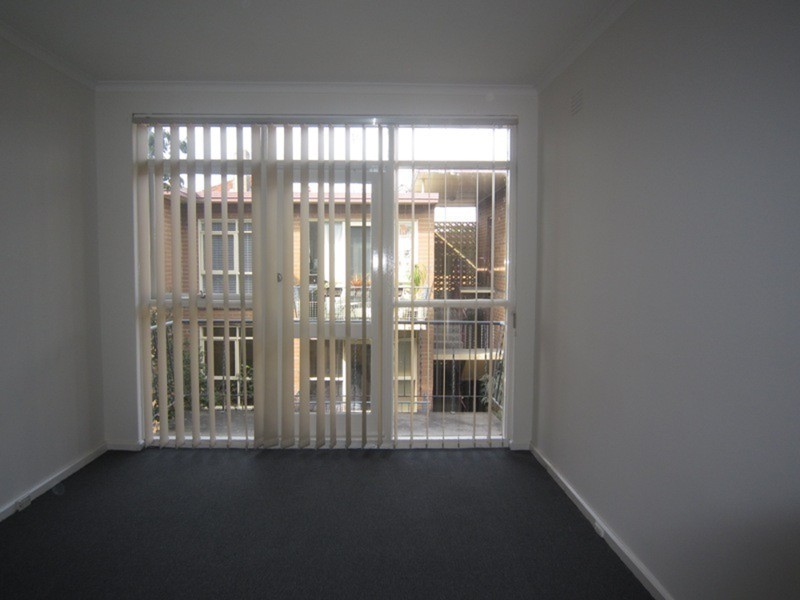 11/23 Robe Street, St Kilda VIC 3182