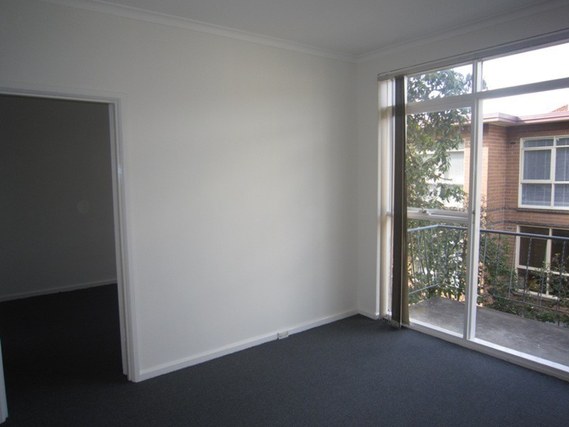 11/23 Robe Street, St Kilda VIC 3182