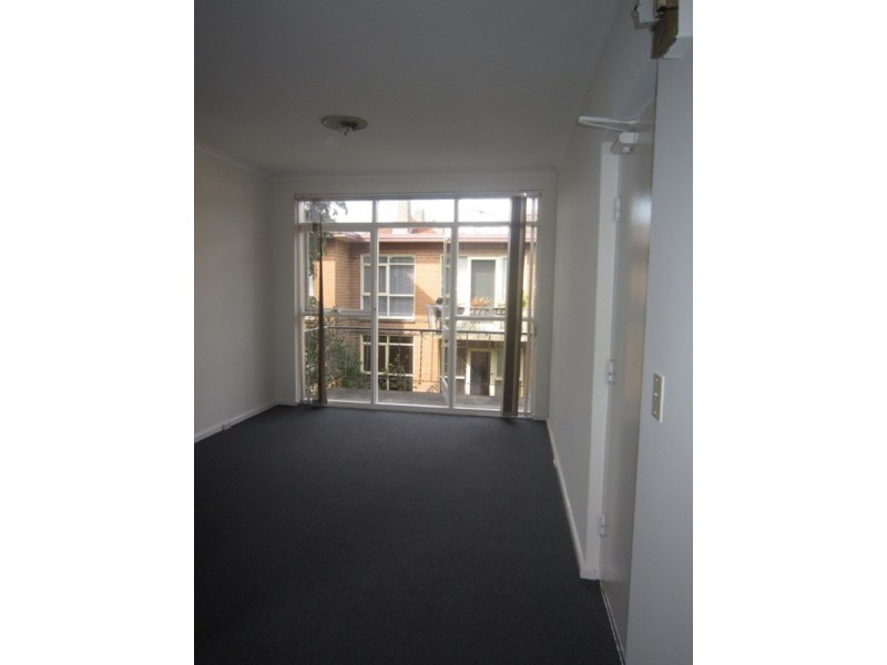 11/23 Robe Street, St Kilda VIC 3182