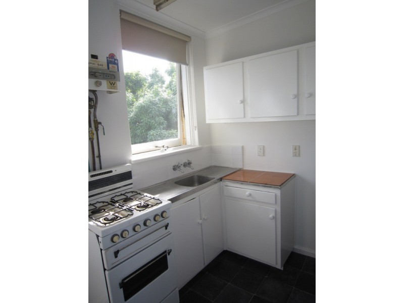 11/23 Robe Street, St Kilda VIC 3182