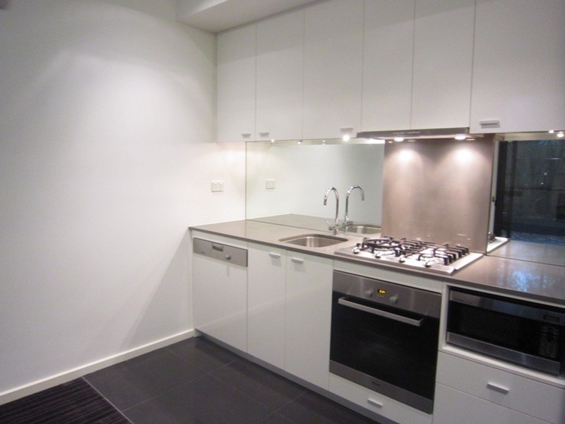 12/17 Robe  Street, St Kilda VIC 3182