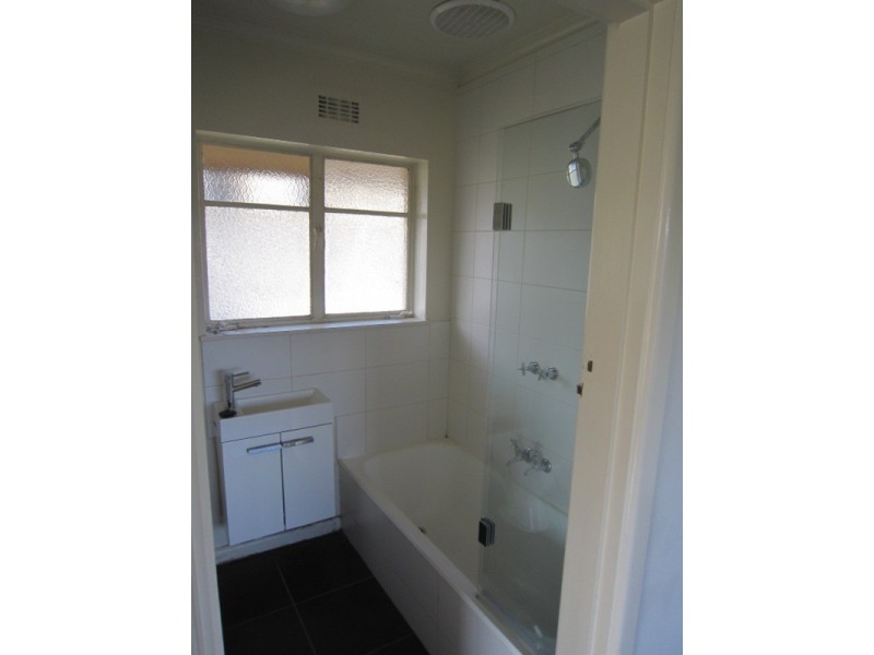 5/4 Newton Court, St Kilda VIC 3182