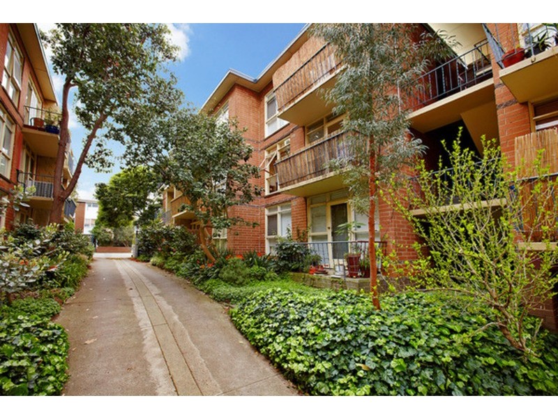 32/23-25 Robe Street, St Kilda VIC 3182