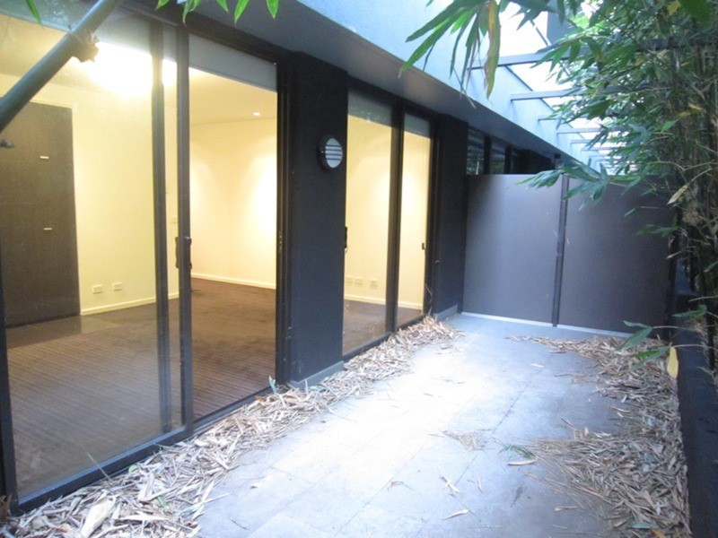 12/17 Robe  Street, St Kilda VIC 3182