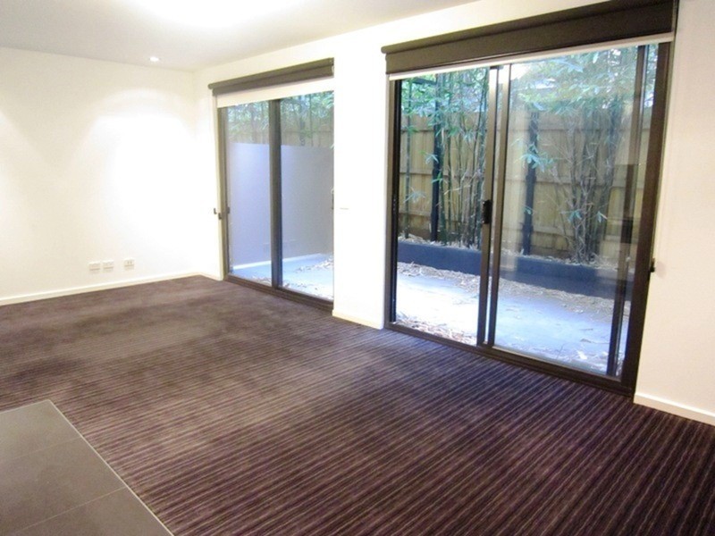 12/17 Robe  Street, St Kilda VIC 3182