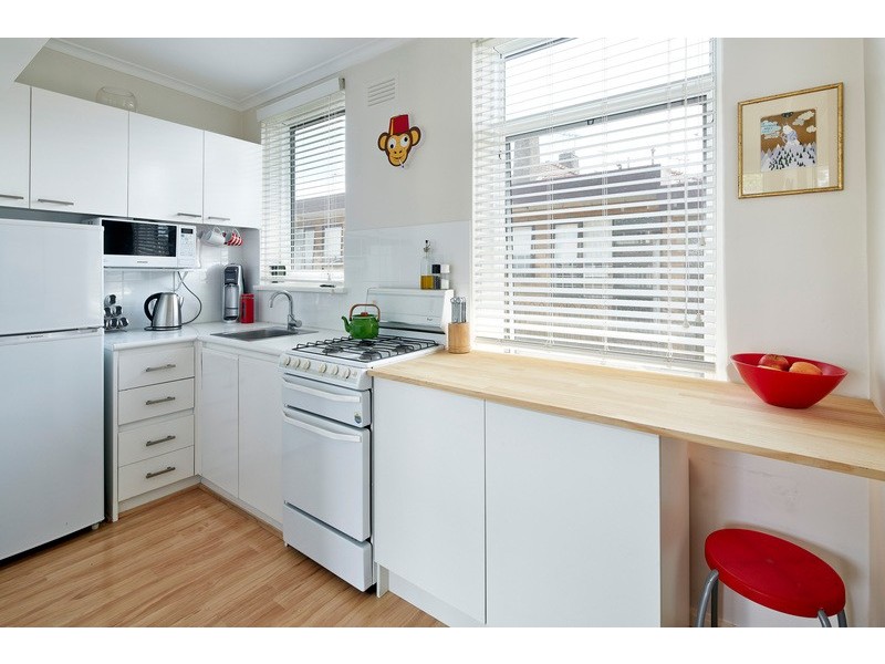 29/25 Robe Street, St Kilda VIC 3182