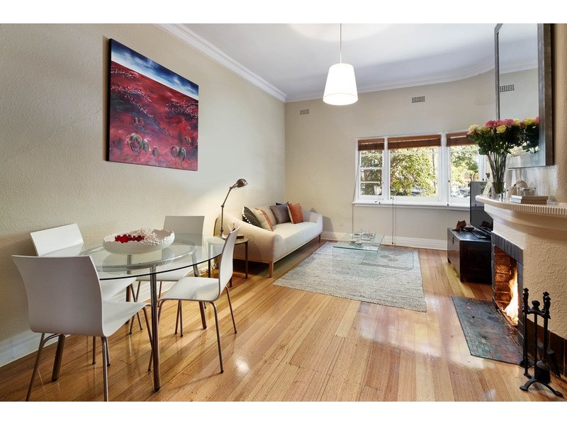 2/2 Avoca Avenue, Elwood VIC 3184