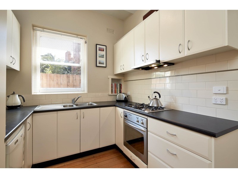 2/2 Avoca Avenue, Elwood VIC 3184