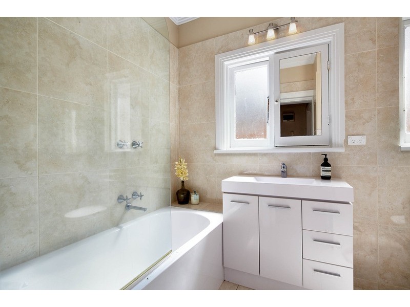 2/2 Avoca Avenue, Elwood VIC 3184