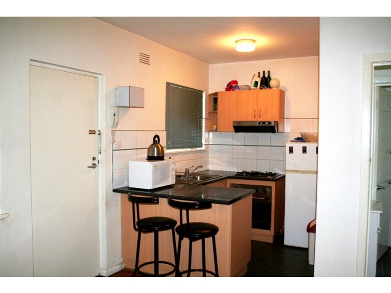 2/5 Burnett Street, St Kilda VIC 3182