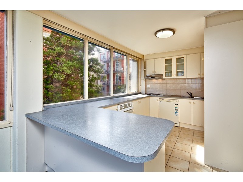 1A/21 The Esplanade, St Kilda VIC 3182