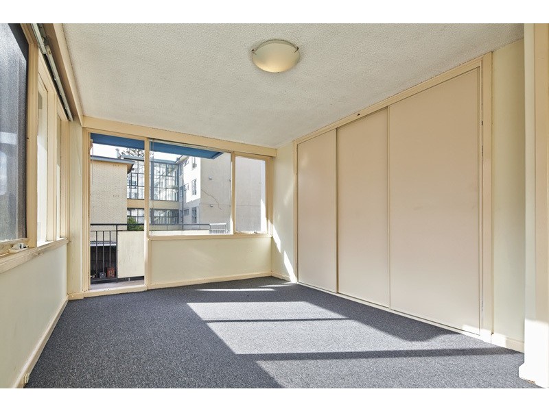 1A/21 The Esplanade, St Kilda VIC 3182