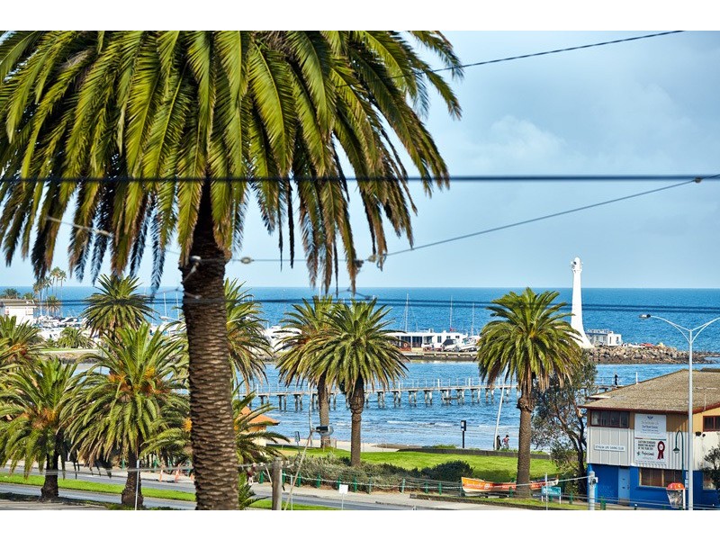 1A/21 The Esplanade, St Kilda VIC 3182