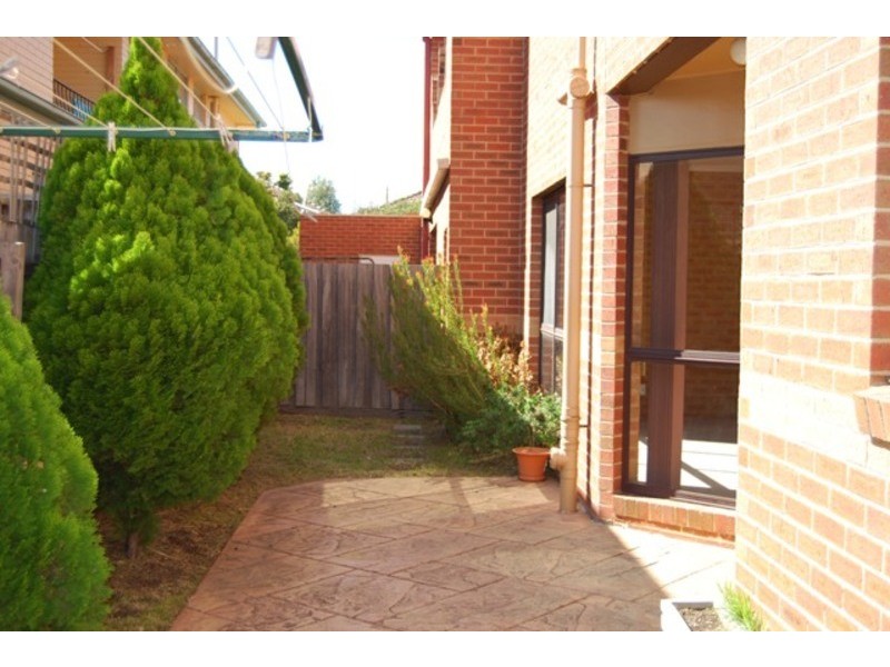 3/27 Shepparson Avenue, Carnegie VIC 3163