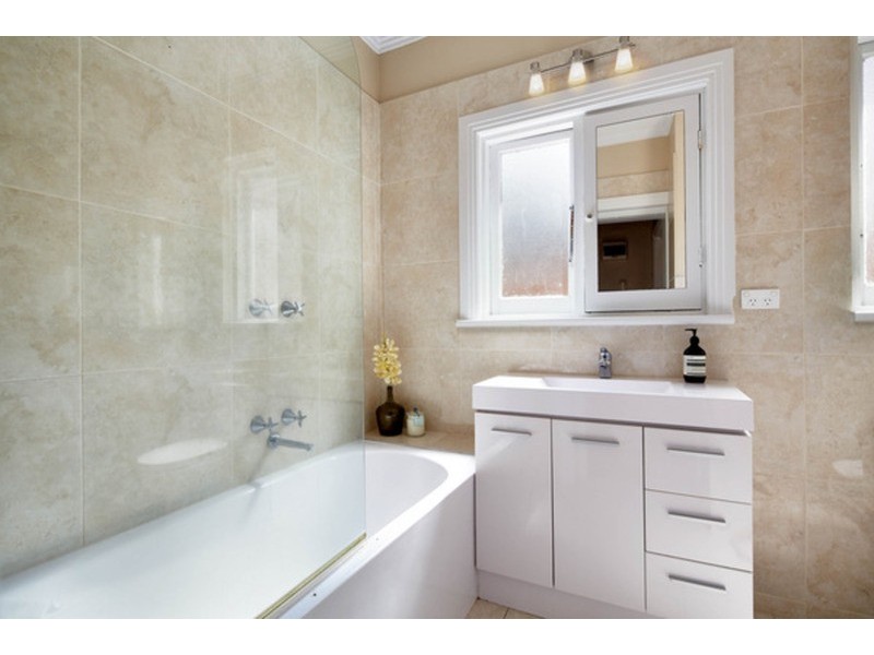 2/2 Avoca Avenue, Elwood VIC 3184