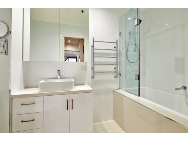 33/8-10 Esplanade, St Kilda VIC 3182