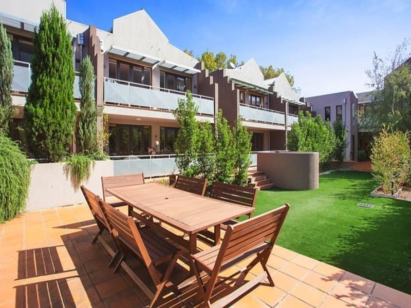 30-32 Broadway, Elwood VIC 3184