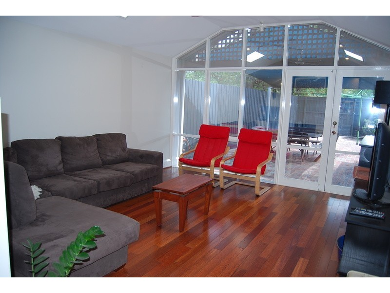 5A Hammerdale Avenue, St Kilda East VIC 3183