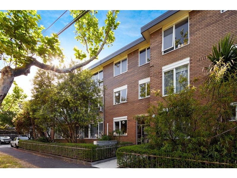 14/2 Dickens Street, Elwood VIC 3184