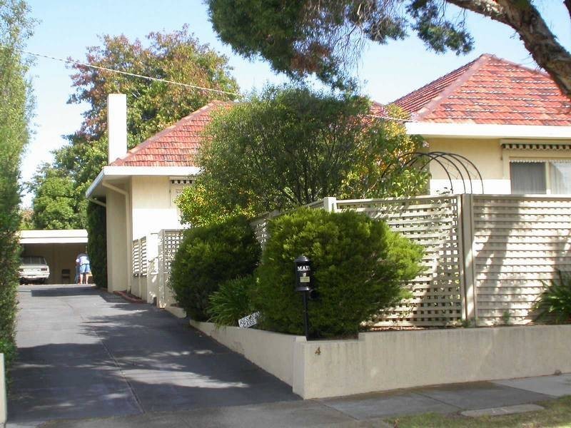 2/4 Denton Street, Brighton East VIC 3187